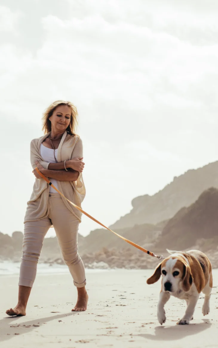 csm-p__woman-dog-beach-001